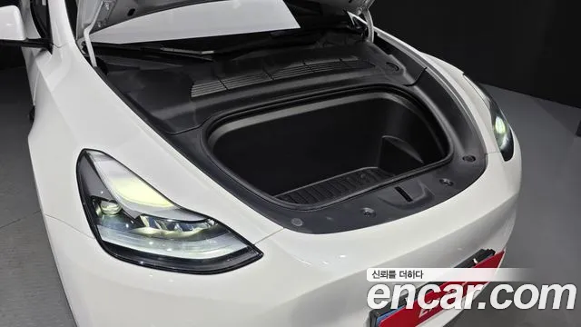 Tesla Model Y — Фото автомобиля 9
