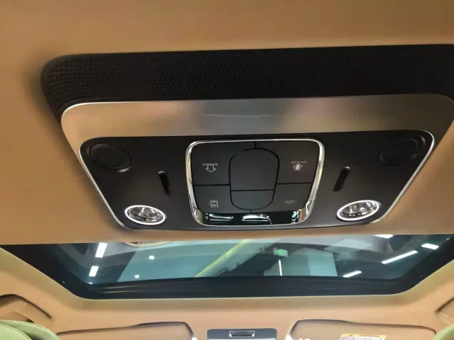 Bentley Flying Spur — Фото автомобиля 20