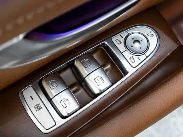 Mercedes-Benz E-Class — Фото автомобиля 24