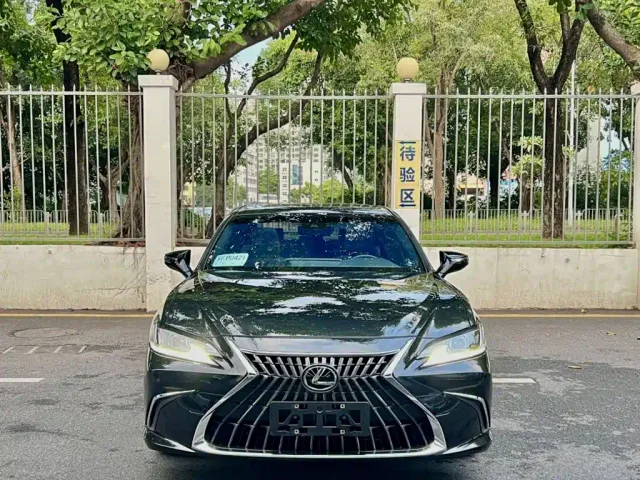 Lexus ES — Фото автомобиля 2