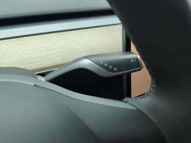 Tesla Model Y — Фото автомобиля 15