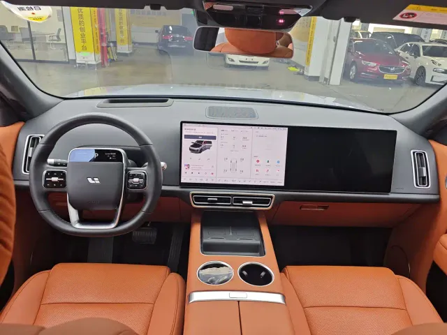 Li Auto L8 — Фото автомобиля 7