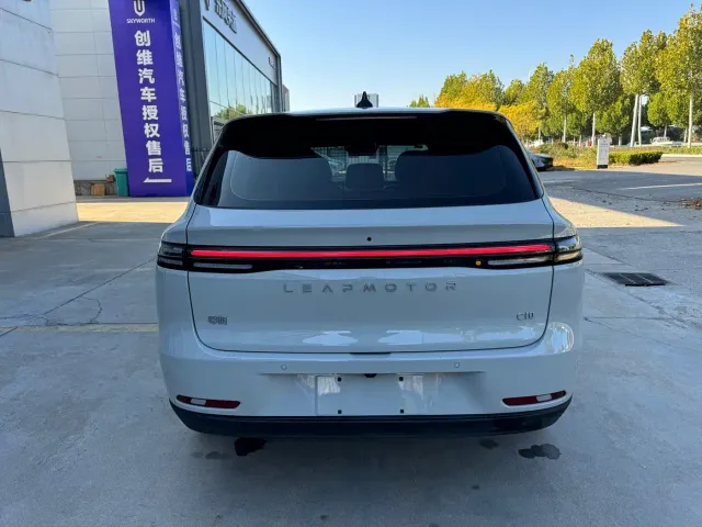 Leapmotor C10 — Фото автомобиля 14