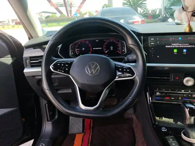 Volkswagen Passat — Фото автомобиля 15