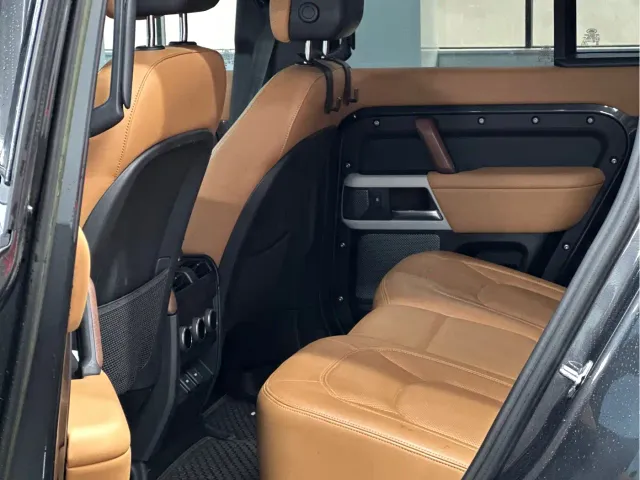 Land Rover Defender — Фото автомобиля 6