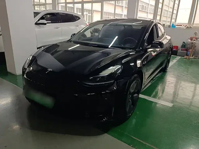 Фотография автомобиля — Tesla Model 3