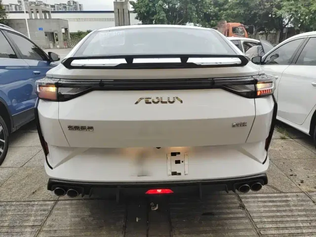 Dongfeng Yixuan — Фото автомобиля 5