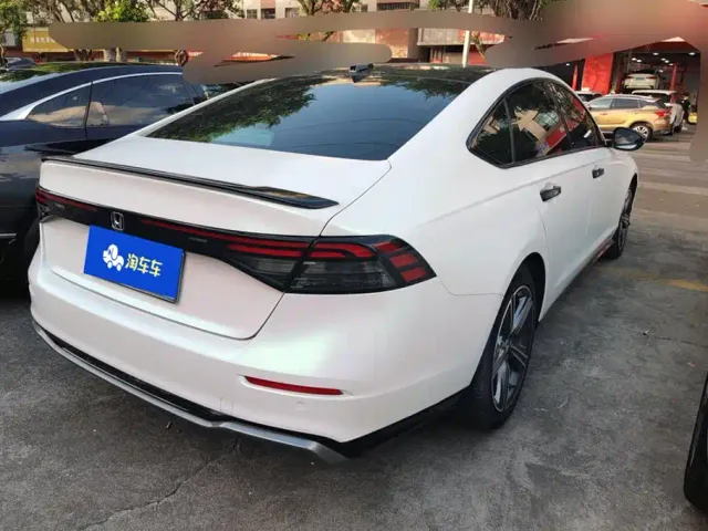 Honda Accord — Фото автомобиля 3