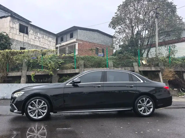 Mercedes-Benz E-Class — Фото автомобиля 15