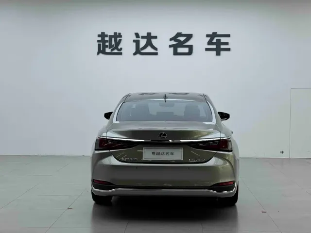 Lexus ES — Фото автомобиля 20