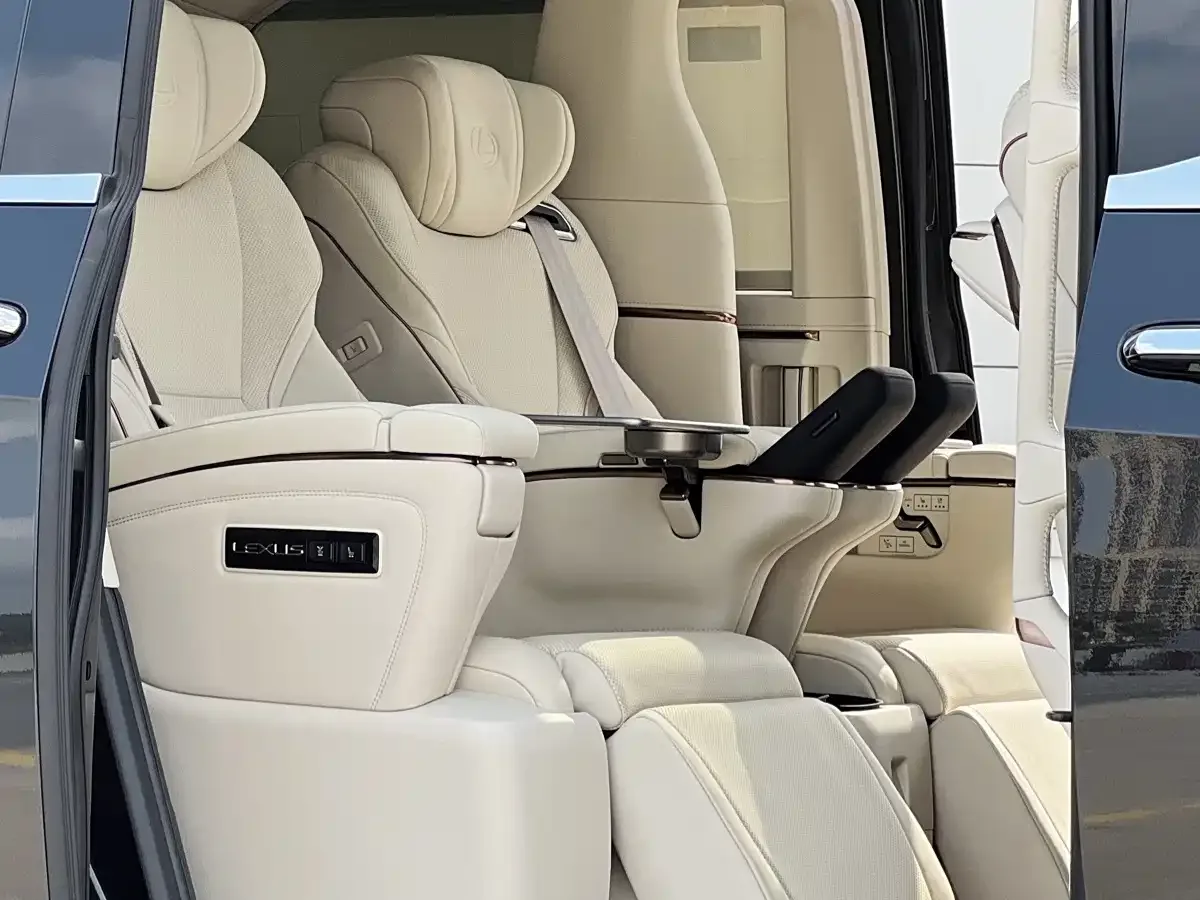 Lexus Lexus LM 2023 500h 6-Seater Prestige Edition — Фото автомобиля 8