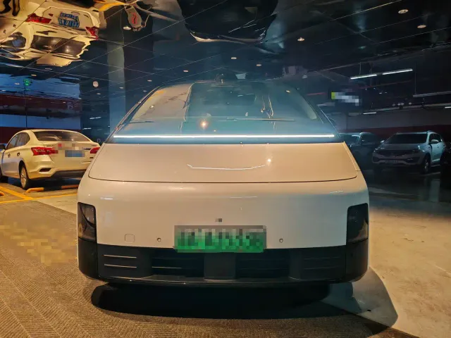 Li Auto MEGA — Фото автомобиля 2