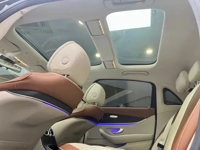 Mercedes-Benz E-Class — Фото автомобиля 20