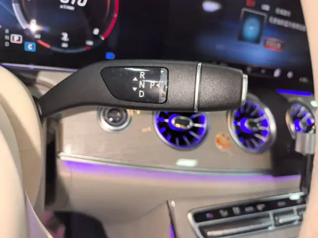 Mercedes-Benz E-Class — Фото автомобиля 18