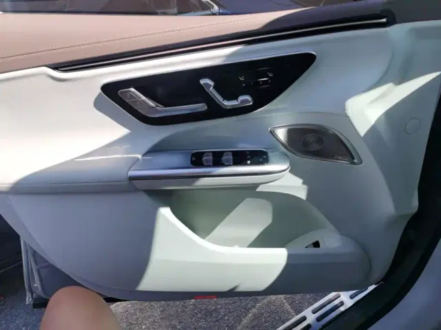 Mercedes-Benz EQE SUV — Фото автомобиля 7