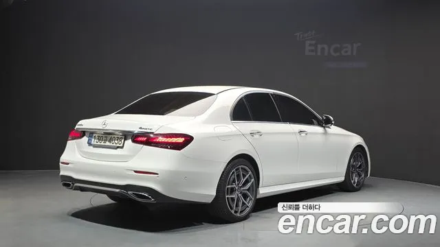 Mercedes-Benz E-Class — Фото автомобиля 2