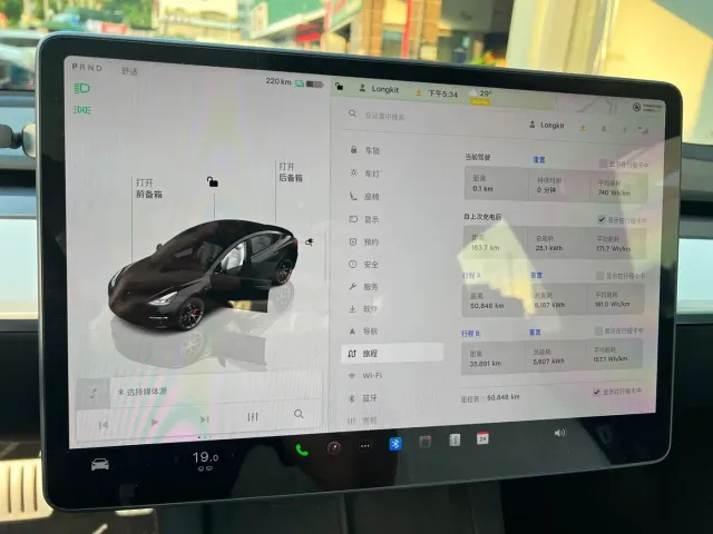 Tesla Model 3 — Фото автомобиля 11
