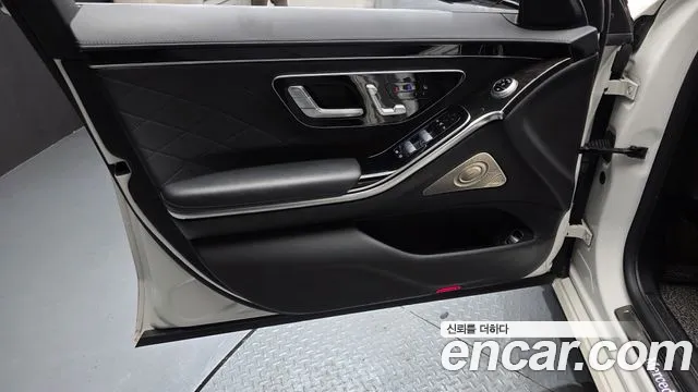 Mercedes-Benz S-Class — Фото автомобиля 24