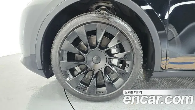 Tesla Model Y — Фото автомобиля 5