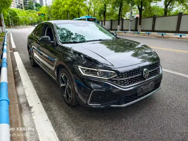 Volkswagen Passat — Фото автомобиля 3
