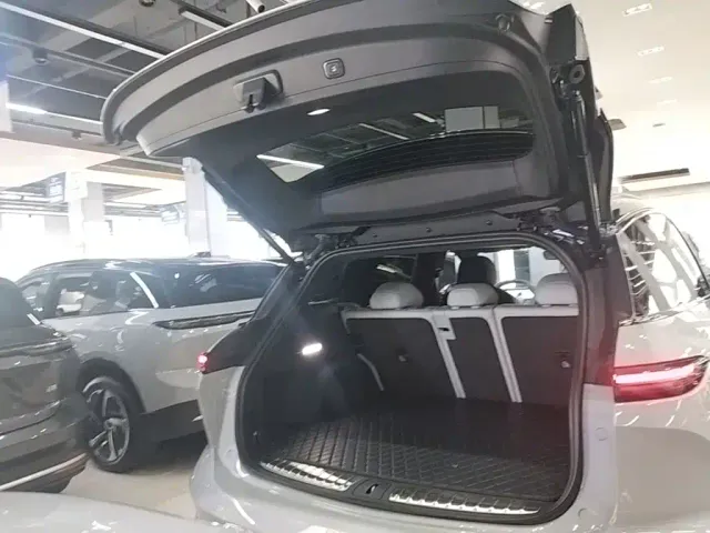 Nio ES6 — Фото автомобиля 18
