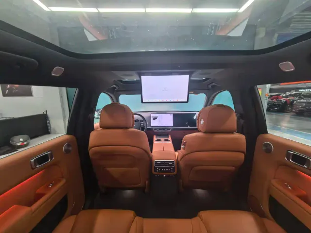 Li Auto L7 — Фото автомобиля 12