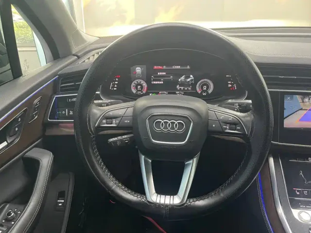 Audi Q7 — Фото автомобиля 8