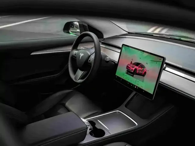 Tesla Model 3 — Фото автомобиля 19