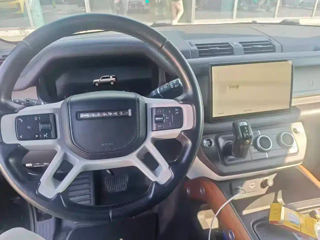 Land Rover Defender — Фото автомобиля 3
