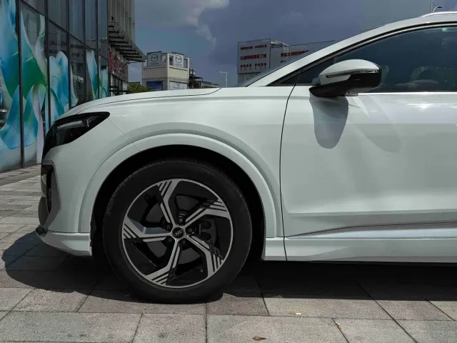 Audi Q4 e-tron — Фото автомобиля 18