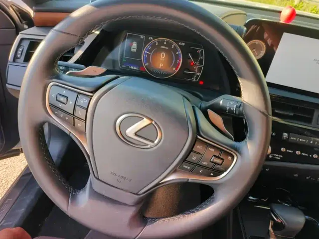 Lexus ES — Фото автомобиля 15