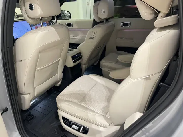 Li Auto L8 — Фото автомобиля 10