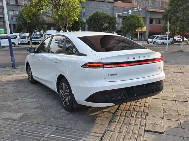 Roewe D6 — Фото автомобиля 10