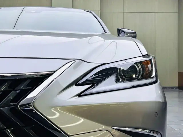 Lexus ES — Фото автомобиля 8