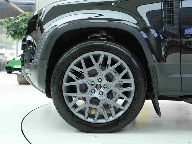 Land Rover Defender — Фото автомобиля 21