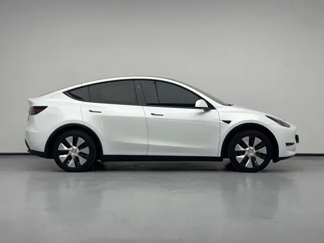 Tesla Model Y — Фото автомобиля 8
