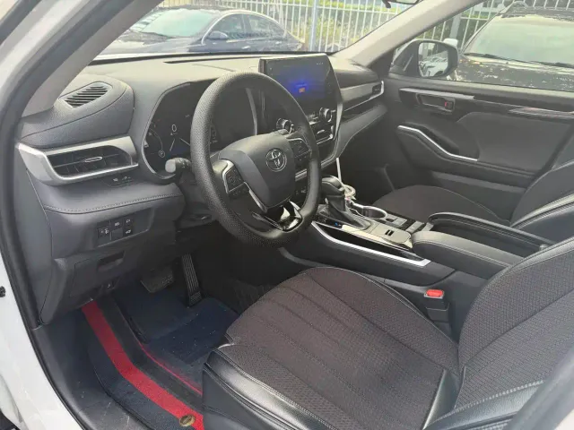 Toyota Highlander — Фото автомобиля 12