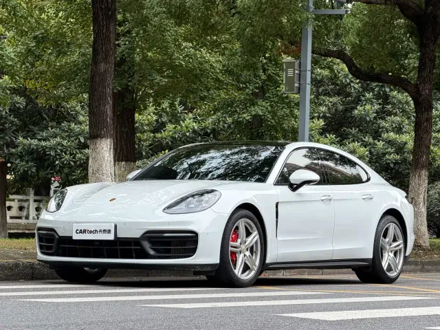 Фотография автомобиля — Porsche Panamera