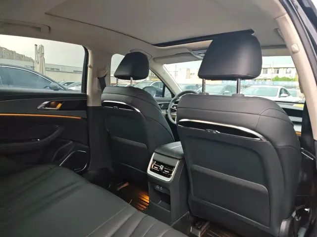 Hongqi H5 — Фото автомобиля 8