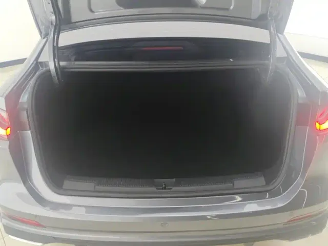 Roewe i5 — Фото автомобиля 4