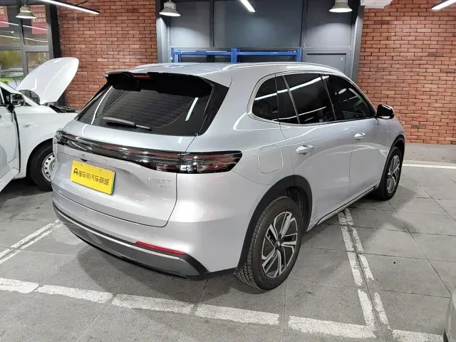Geely Galaxy Starship 7 EM-i — Фото автомобиля 3