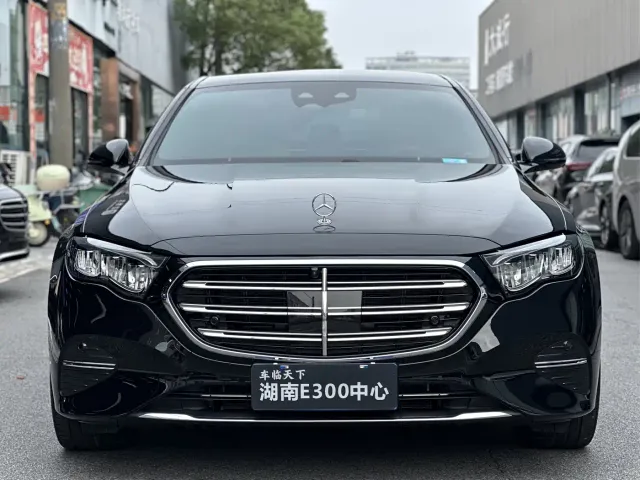 Mercedes-Benz E-Class — Фото автомобиля 2
