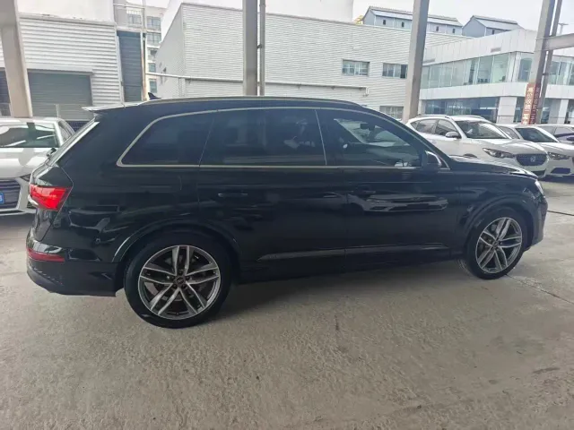 Audi Q7 — Фото автомобиля 3
