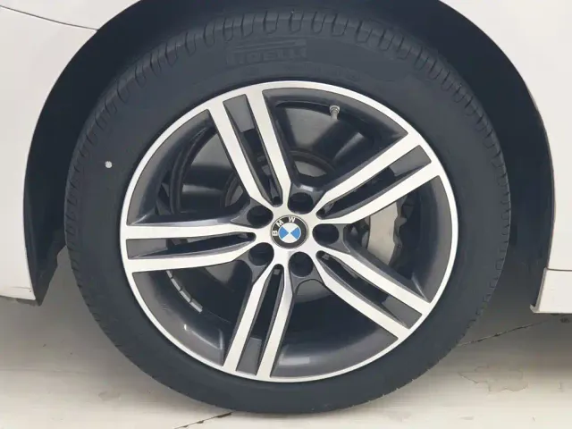 BMW 5 Series — Фото автомобиля 11