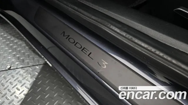 Tesla Model 3 — Фото автомобиля 30