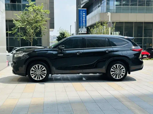 Toyota Highlander — Фото автомобиля 4