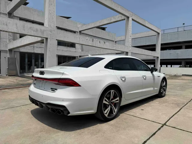 Audi A7L — Фото автомобиля 4