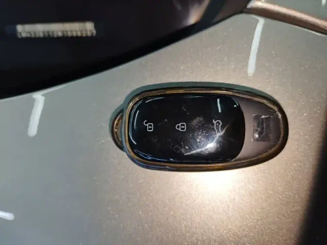 Li Auto ONE — Фото автомобиля 8