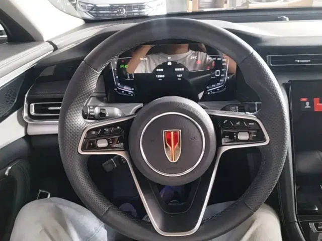 Hongqi H5 — Фото автомобиля 10