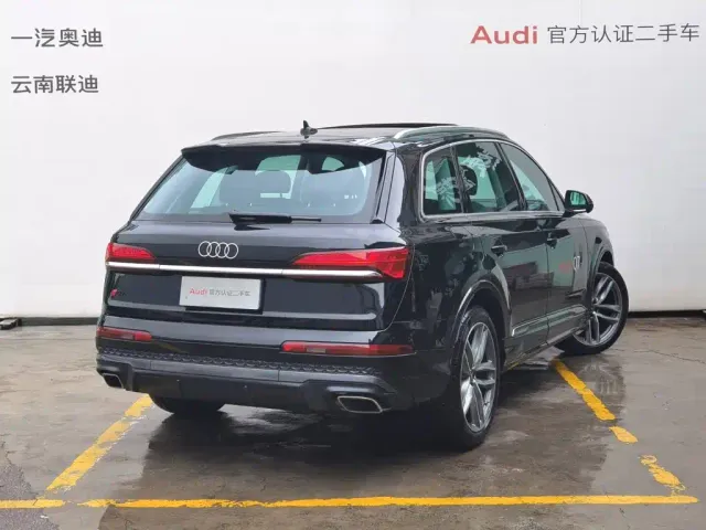 Audi Q7 — Фото автомобиля 4